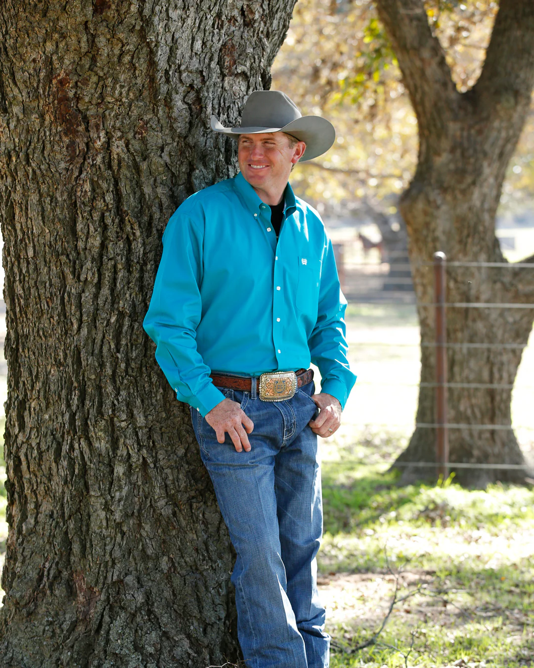 Men's Solid Classic Fit Button-Down Western Shirt - Image 4