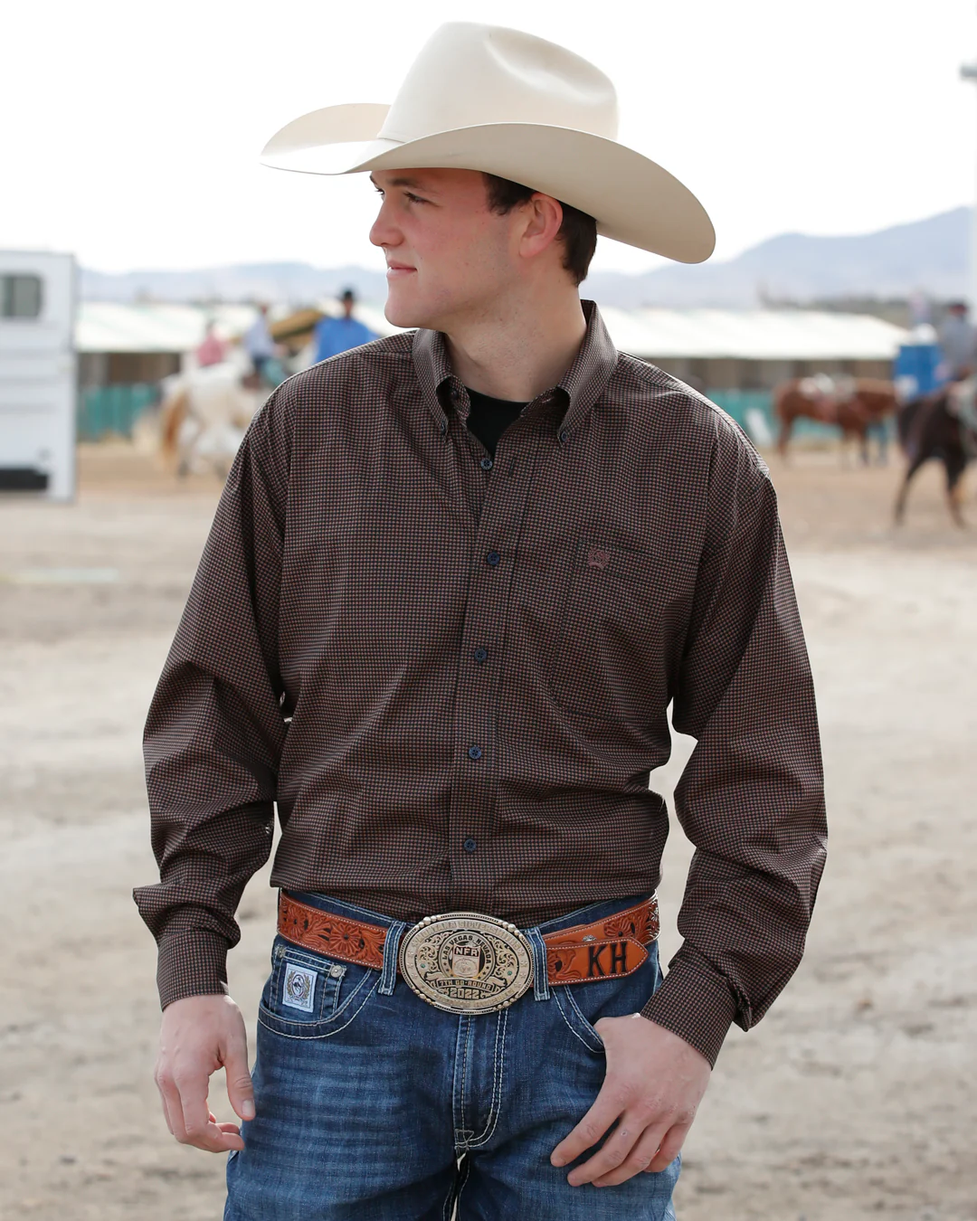 Men's Stretch Classic Fit Button-Down Western Shirt - Image 4